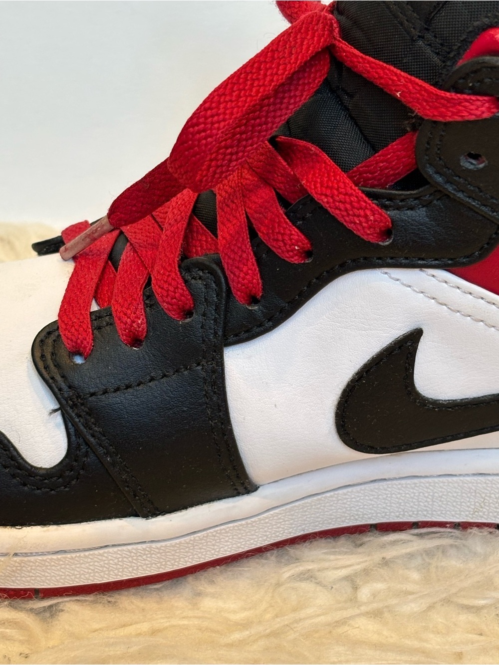 Nike Air Jordan 1 Mid Gym Red Black Toe Size 8 Men's Great Condition - Picture 6 of 16